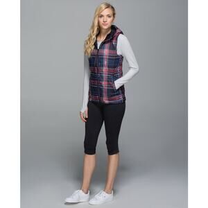 Lululemon The Fluffiest Vest Naval Blue Cypress Plaid Red Size 6 Reversible